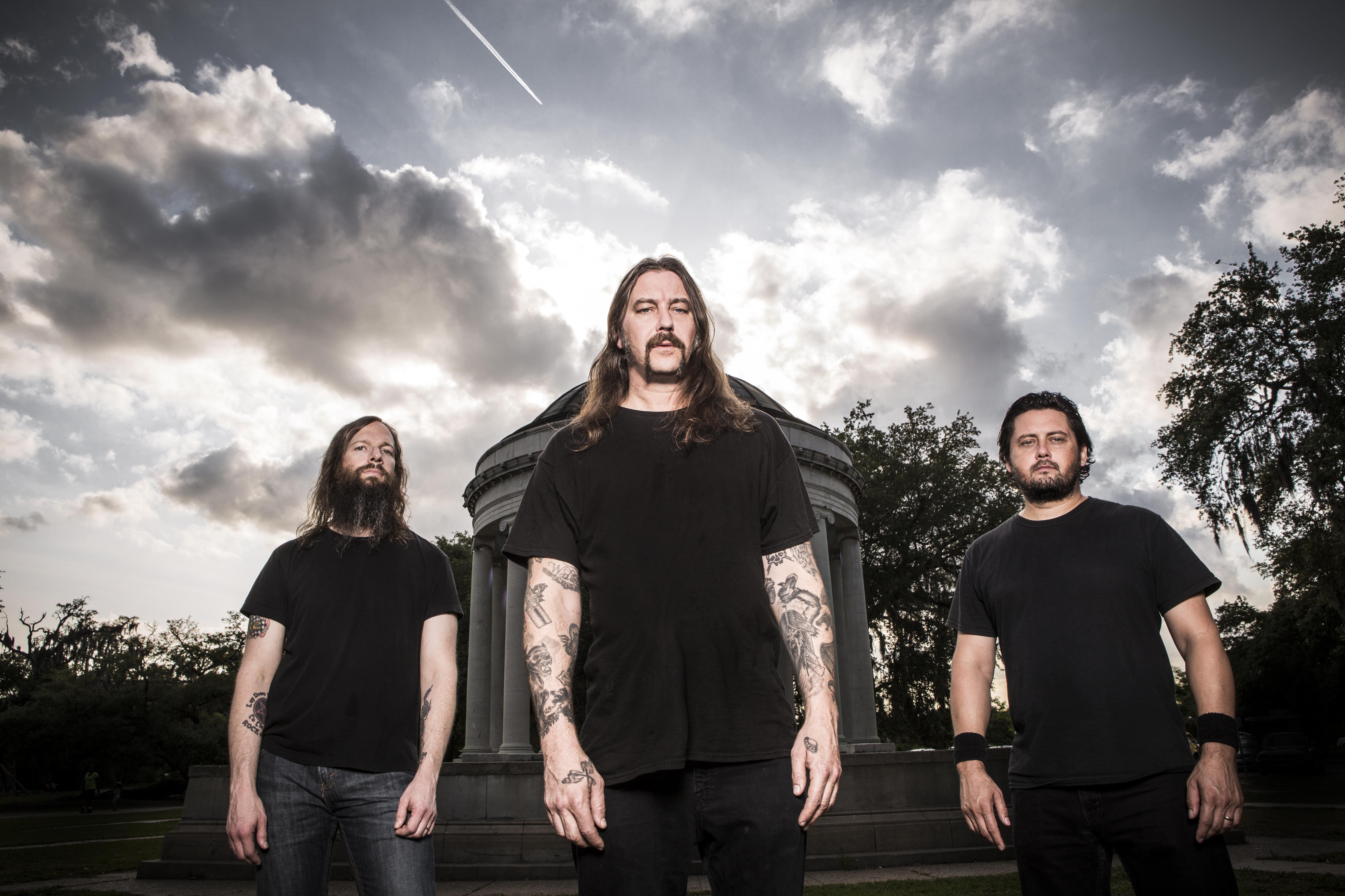 Review High on Fire Luminiferous